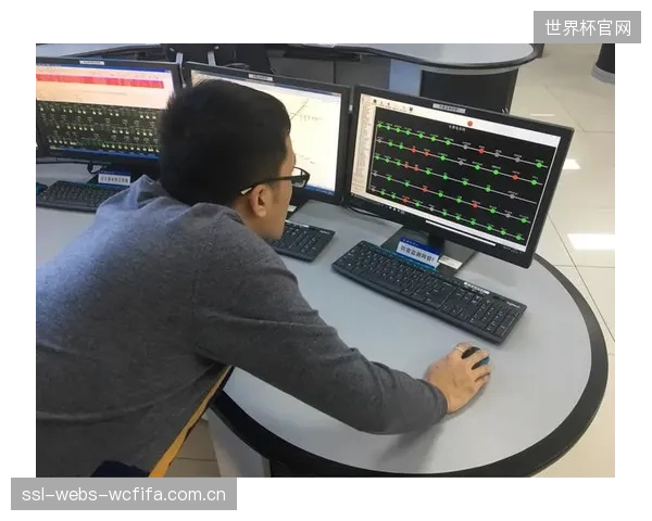 布罗斯平衡海归与本土球员作用,战术更注重整体配合而非个人发挥。 布罗斯平衡海归与本土球员作用,战术更注重整体配合而非个人发挥。